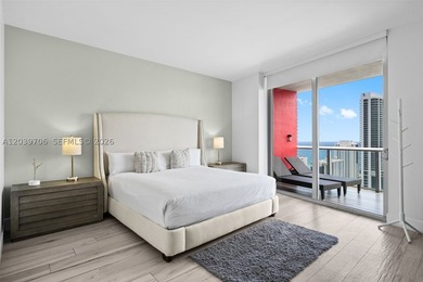 Stunning lower penthouse with incredible 180-degree panoramic - photo 9
