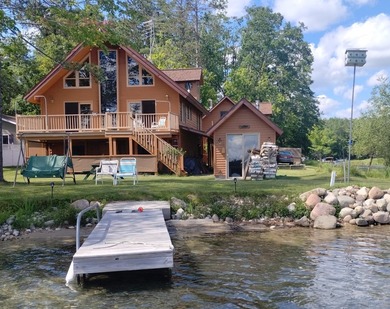 This unique home has incredible, beachfront on scenic Ess Lake - photo 8