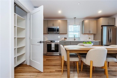 FIRST FLOOR - 1 Level Luxury! Beautiful new 1-bedroom units in - photo 14