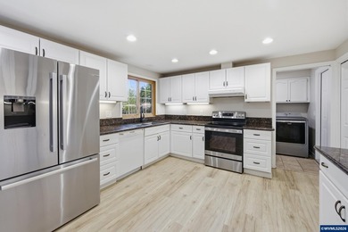 Appraised over value + New HVAC!!! Amazing South Salem location - photo 4