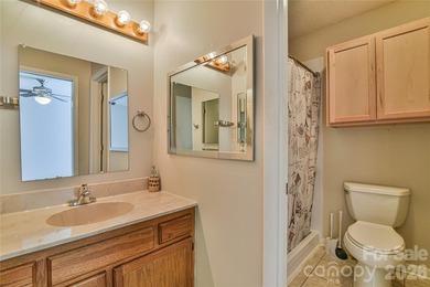 Enjoy low maintenance living and a prime location! Spacious - photo 18