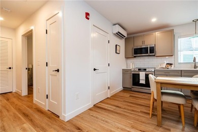 FIRST FLOOR - 1 Level Luxury! Beautiful new 1-bedroom units in - photo 20