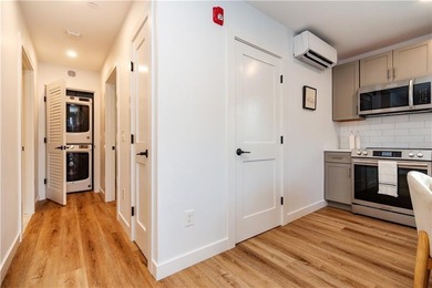 FIRST FLOOR - 1 Level Luxury! Beautiful new 1-bedroom units in - photo 22
