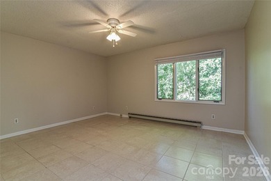 Enjoy low maintenance living and a prime location! Spacious - photo 25