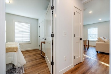 FIRST FLOOR - 1 Level Luxury! Beautiful new 1-bedroom units in - photo 25