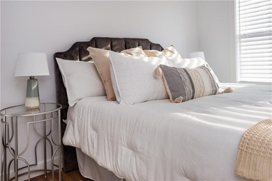 FIRST FLOOR - 1 Level Luxury! Beautiful new 1-bedroom units in - photo 27