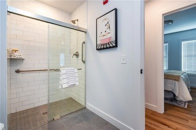 FIRST FLOOR - 1 Level Luxury! Beautiful new 1-bedroom units in - photo 31