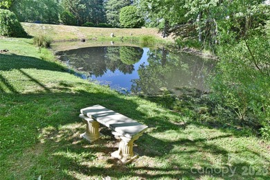 Enjoy low maintenance living and a prime location! Spacious - photo 32