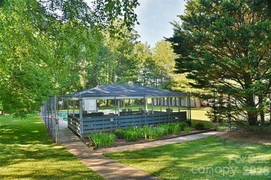Enjoy low maintenance living and a prime location! Spacious - photo 34