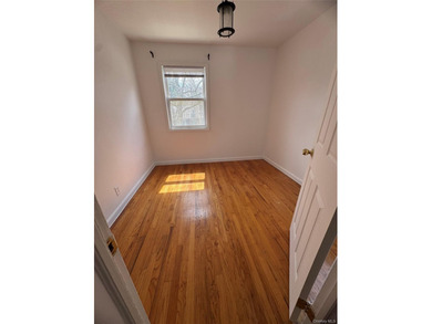 Beautiful single-family home in Bayside on a 48x125 lot, offered - photo 13