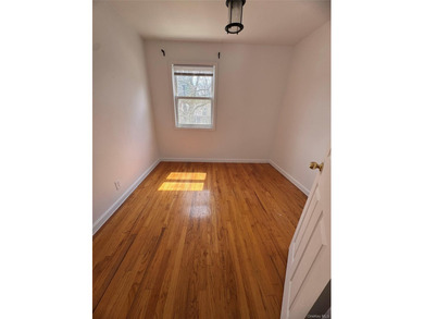 Beautiful single-family home in Bayside on a 48x125 lot, offered - photo 16