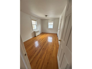 Beautiful single-family home in Bayside on a 48x125 lot, offered - photo 17