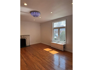 Beautiful single-family home in Bayside on a 48x125 lot, offered - photo 18