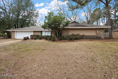 Crossgates Lake Home For Sale in Brandon Mississippi