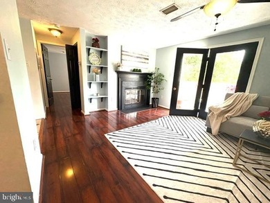 Beautiful 2-Bedroom, 2-Bath Condo in a Peaceful Lake Community - photo 5