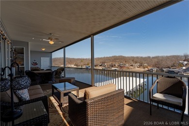 WALK-IN-NO STEPS LAKE LIVING! Experience effortless lakeside