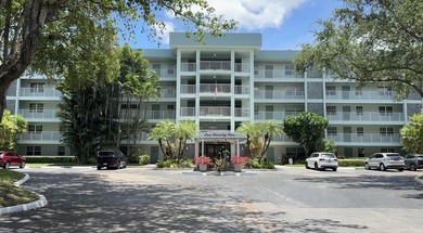 Welcome to this two-bedroom, two-bathroom condominium located in - photo 2