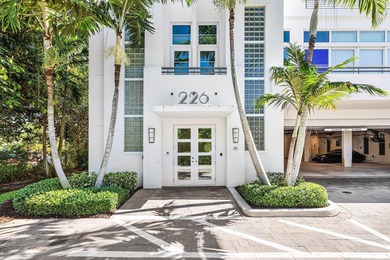 Contemporary Art Deco free-standing building offering true - photo 4