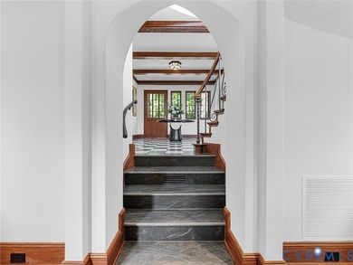 Known historically as the Hummel House, or Hill Crest by the - photo 12