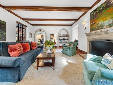 Known historically as the Hummel House, or Hill Crest by the - photo 17