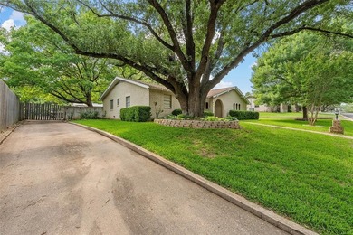 Lake Waco Home For Sale in Woodway Texas