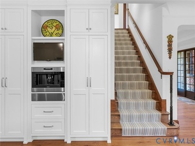 Known historically as the Hummel House, or Hill Crest by the - photo 24