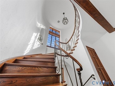 Known historically as the Hummel House, or Hill Crest by the - photo 39