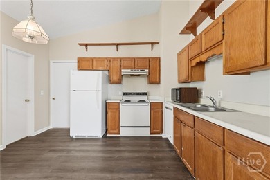 Great location with an affordable price! 3 Bedrooms and 2 Bath - photo 14