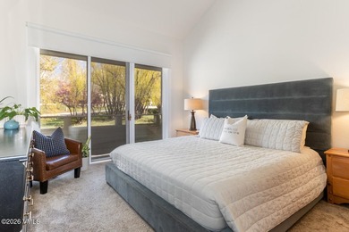 Unobstructed views of the Arrowhead ski slopes highlight this - photo 16