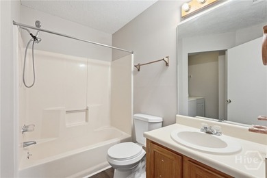 Great location with an affordable price! 3 Bedrooms and 2 Bath - photo 17
