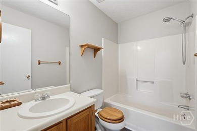 Great location with an affordable price! 3 Bedrooms and 2 Bath - photo 22