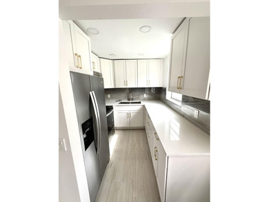Spectacular & Move-in Ready First floor corner unit in 55+ - photo 4