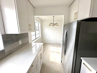 Spectacular & Move-in Ready First floor corner unit in 55+ - photo 5