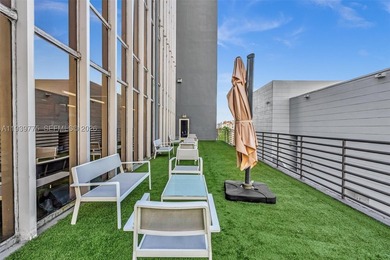 Solid Investment - South Beach Office Space Fully Equipped & - photo 10