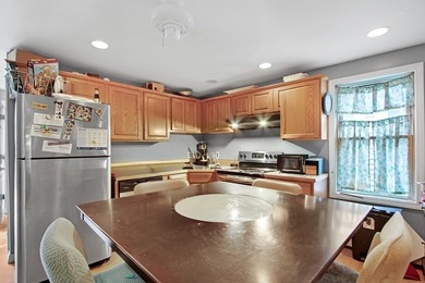 Tremendous Investment Opportunity in Bristol, RI. This amazing - photo 4