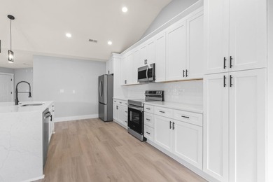 Welcome to this beautifully fully renovated 3 bedrooms, 2 and a - photo 11