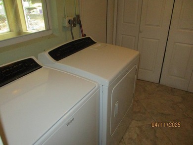 ~ LAKE OKEECHOBEE ACCESS- CHARMING 4 bedroom 2 bathroom CBS home - photo 11