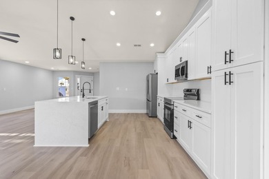 Welcome to this beautifully fully renovated 3 bedrooms, 2 and a - photo 12