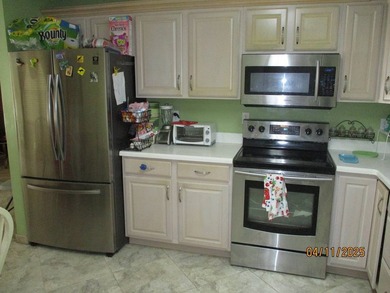 ~ LAKE OKEECHOBEE ACCESS- CHARMING 4 bedroom 2 bathroom CBS home - photo 13