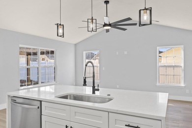 Welcome to this beautifully fully renovated 3 bedrooms, 2 and a - photo 14