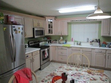 ~ LAKE OKEECHOBEE ACCESS- CHARMING 4 bedroom 2 bathroom CBS home - photo 14