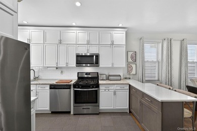 Turn-Key Perfection in the Heart of Pelham Bay! Welcome home to - photo 16
