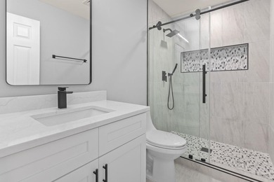 Welcome to this beautifully fully renovated 3 bedrooms, 2 and a - photo 18