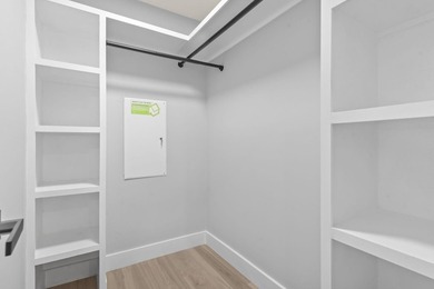 Welcome to this beautifully fully renovated 3 bedrooms, 2 and a - photo 20