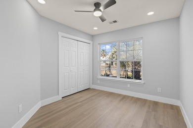 Welcome to this beautifully fully renovated 3 bedrooms, 2 and a - photo 21