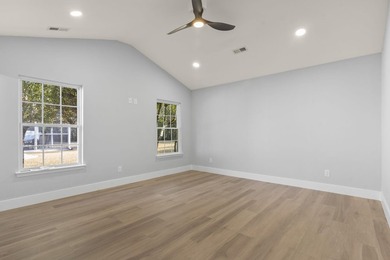Welcome to this beautifully fully renovated 3 bedrooms, 2 and a - photo 23