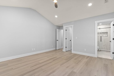 Welcome to this beautifully fully renovated 3 bedrooms, 2 and a - photo 24