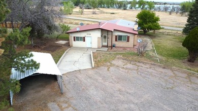 Perfectly positioned across from beautiful Lake Beckwith, this - photo 2