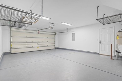 Welcome to this beautifully fully renovated 3 bedrooms, 2 and a - photo 33