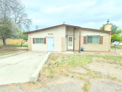 Perfectly positioned across from beautiful Lake Beckwith, this - photo 4